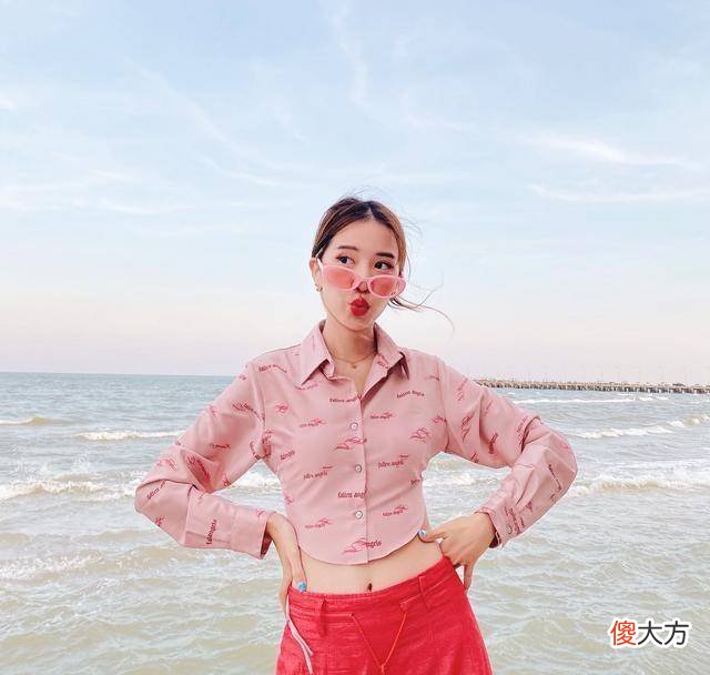 【就爱时尚】元气少女穿搭技巧：撞色系搭配，让你瞬间变成少女