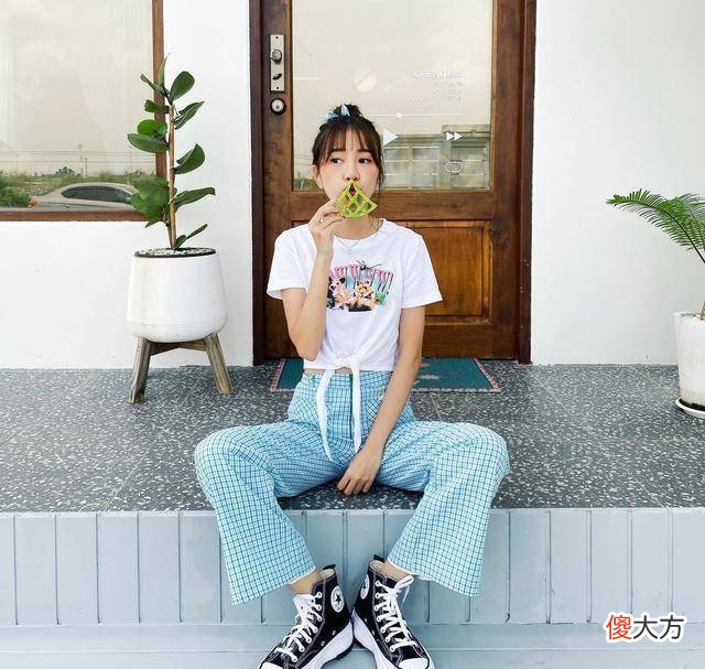 【就爱时尚】元气少女穿搭技巧：撞色系搭配，让你瞬间变成少女