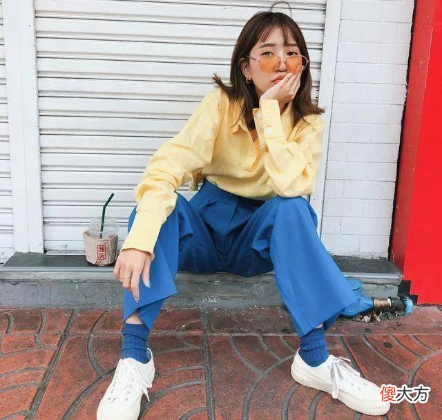 【就爱时尚】元气少女穿搭技巧：撞色系搭配，让你瞬间变成少女