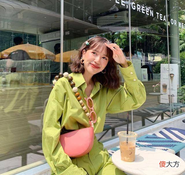 【就爱时尚】元气少女穿搭技巧：撞色系搭配，让你瞬间变成少女