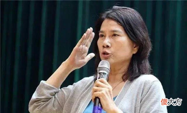 母爱就是全程陪伴？董明珠这3点教子方法，看似“无情”却是独爱