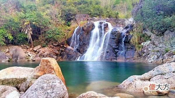 浙江一水潭被抽干后，发现“龙宫”，毫不逊色于秦兵马俑！