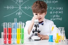 四岁孩子就整天学数学、英语？不让孩子学会玩，很有可能毁了孩子