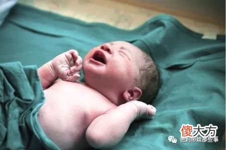 宝宝出生的前2个小时在干什么？不仅是睡觉