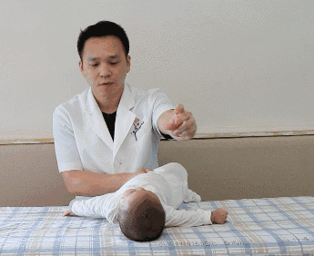 追视训练别轻视，让能宝宝聪明眼神好，科学引导讲究方法和技巧