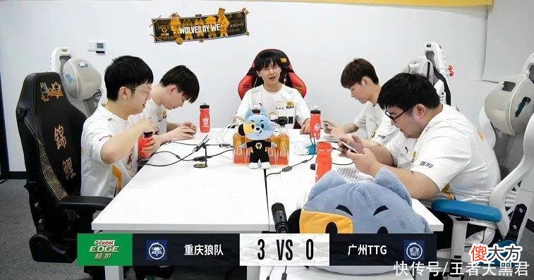 【游戏迷】狼队3-0TTG，三局才打了40分钟，fly猪八戒住在野区，宛如战神