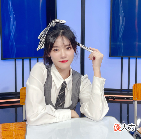 【游戏世界】没情商！LPL小钰惨遭爆破，只因采访问“为什么起小草包这个ID”