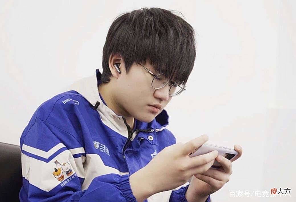 【游戏世界】ES被GK3-2引争议，中辅前期对抗不过，这个锅该谁来背？