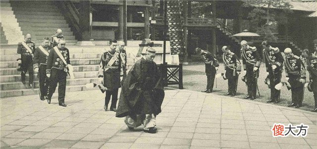 【历史故事】1989年裕仁天皇离世，数万民众前来吊唁，不少老年人相继自杀