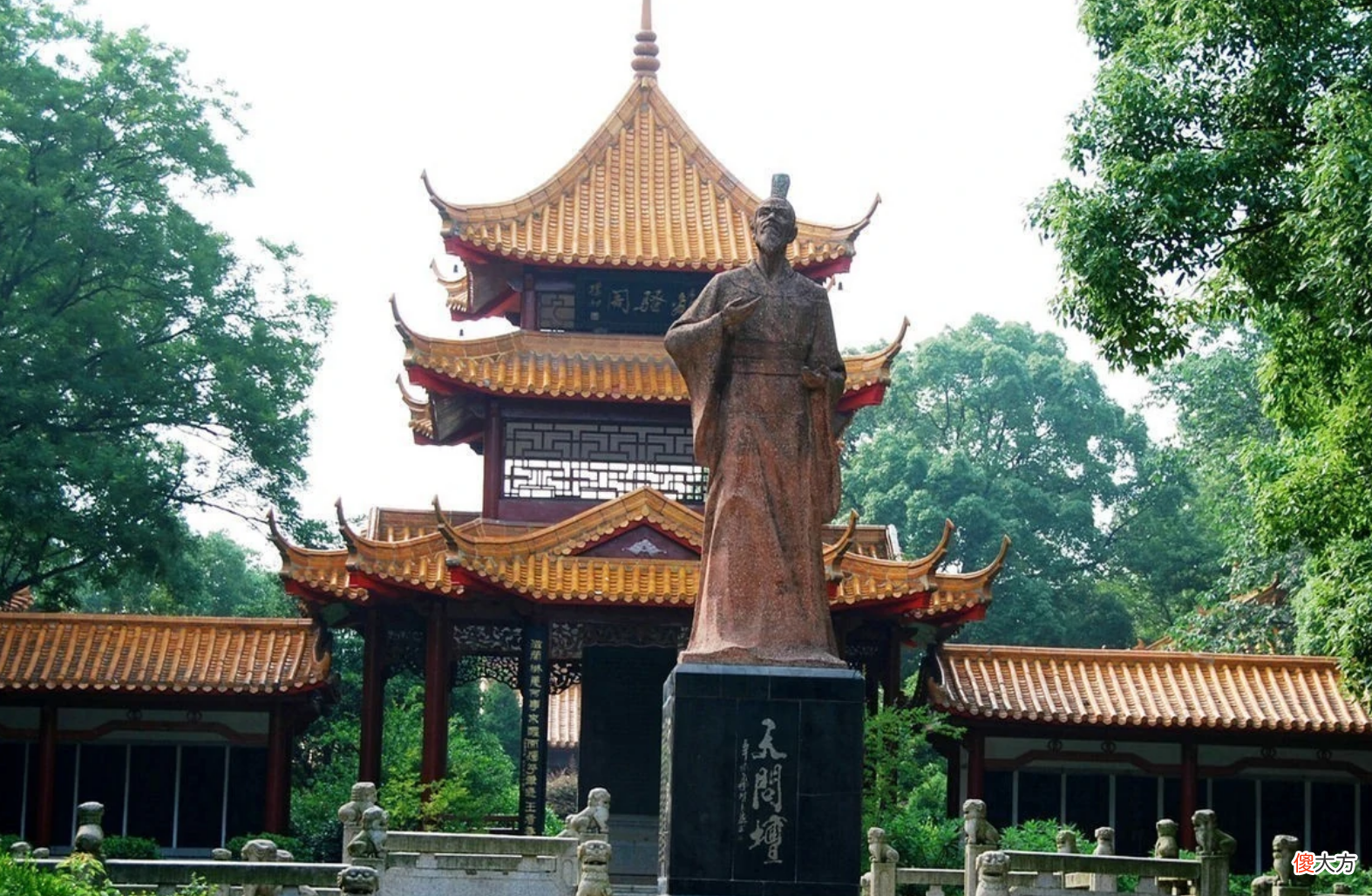 【爱历史】屈原：一个精神上的孤高者，道德上的守墓人
