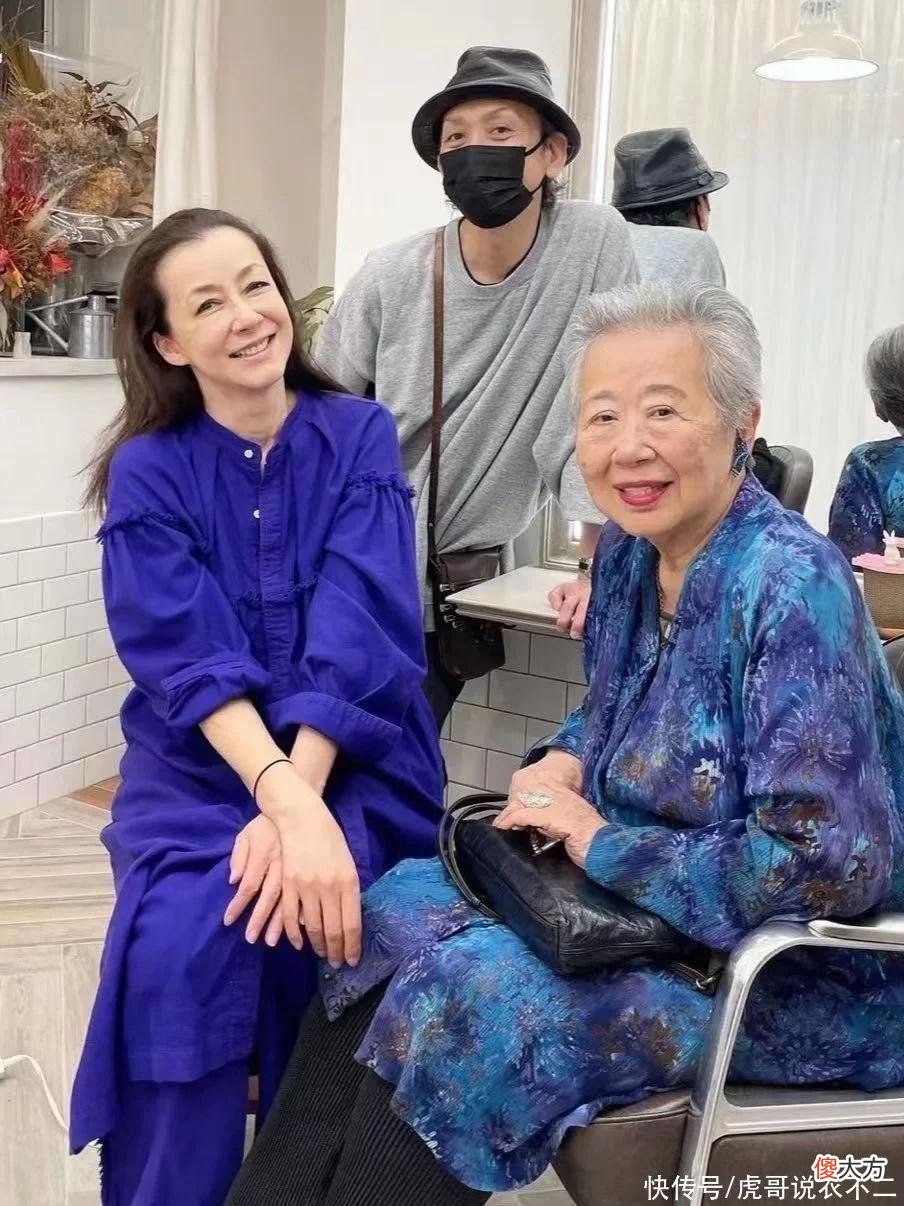 【就爱时尚】女人上了年纪才明白：穿衣不露腰、不露腿，会更得体，时尚又优雅