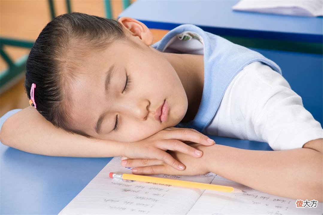 孩子有这些睡眠坏习惯，身高发育可能会落后同龄娃一大截，要留心