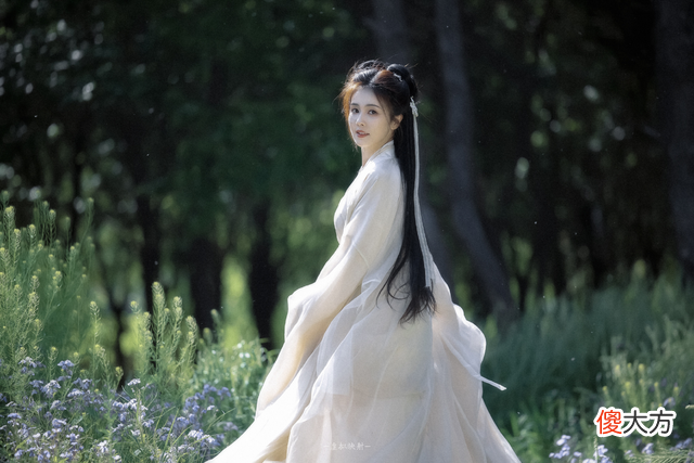 【时尚一点】白鹿真的太适合汉服了，汉服一上身，她就是温柔的古风仙子
