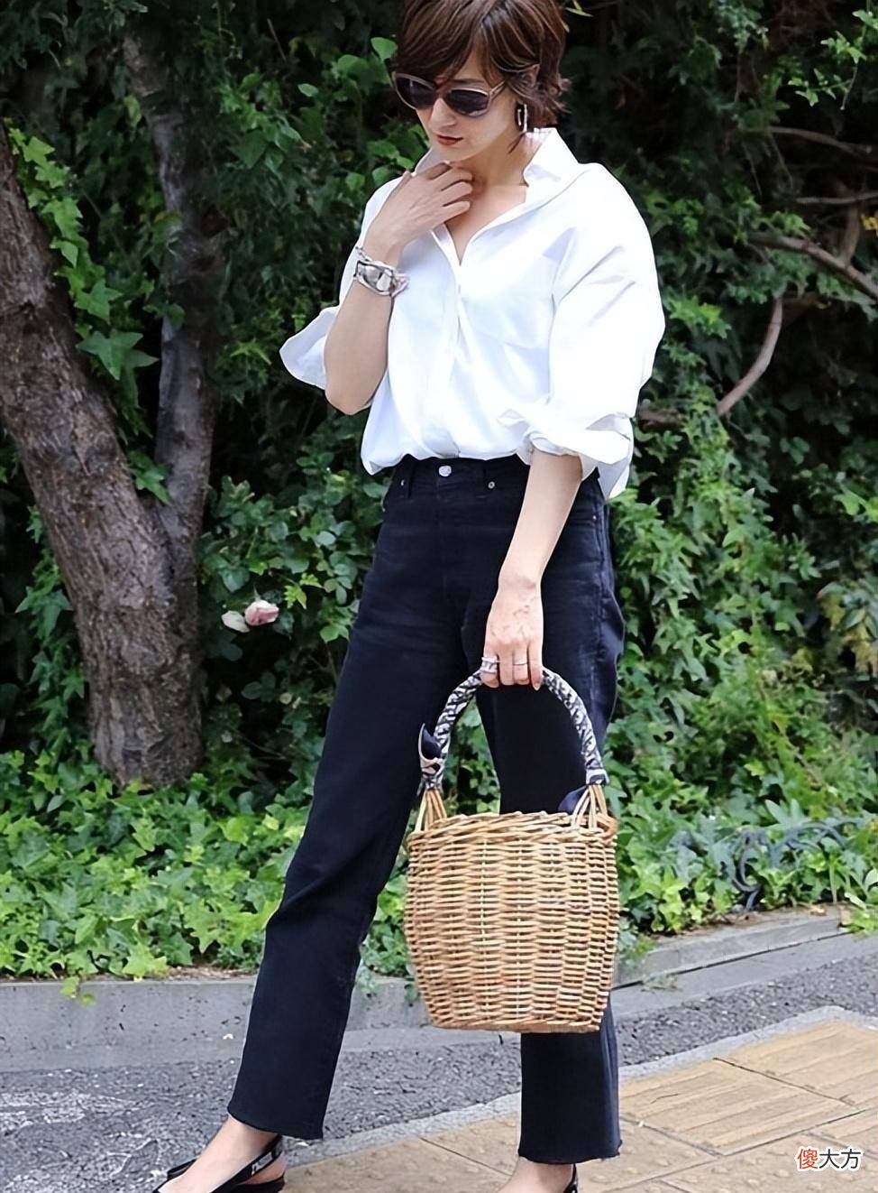 【时尚一点】尖头浅口王妃鞋的搭配方式是什么样的？