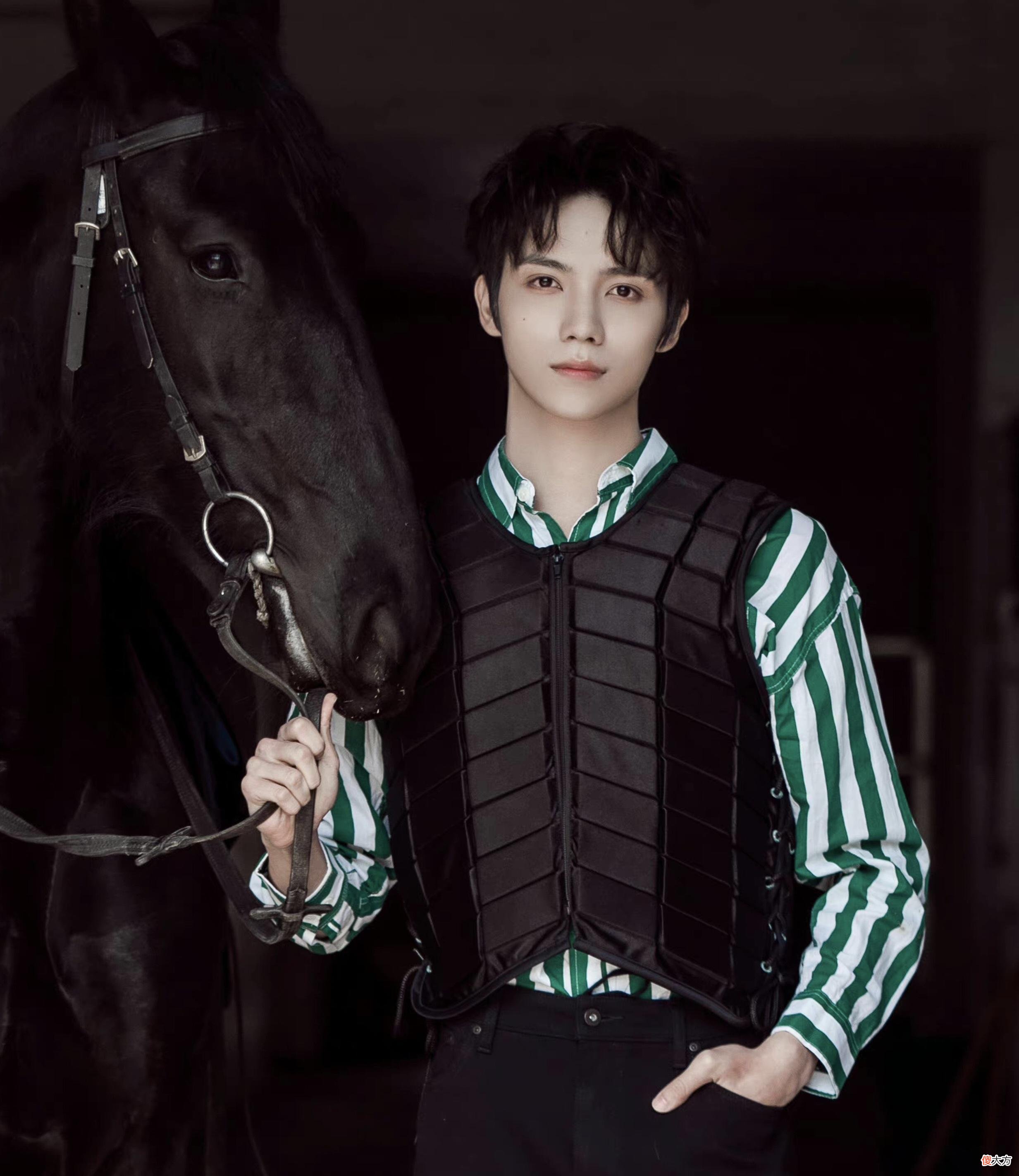 【时尚一点】据说会穿条纹衬衫的男人,才是真正的时髦精