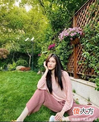 【时尚一点】建议“黑黄皮”女人,尽量少穿黑白灰!多穿这4种颜色,洋气显白