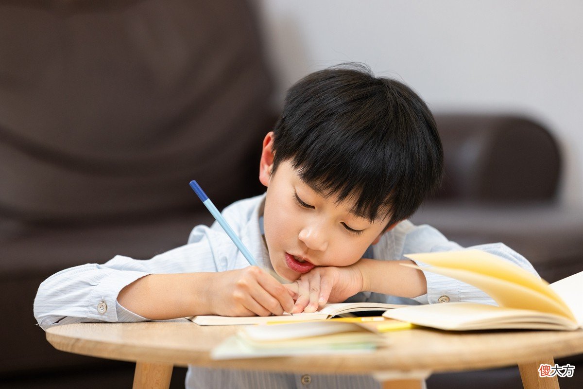 想要教育好孩子，父母得懂“权衡利弊”，用海豚式教育方式来帮忙