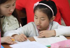 让孩子妈妈辅导了一次作业，结果问题百出