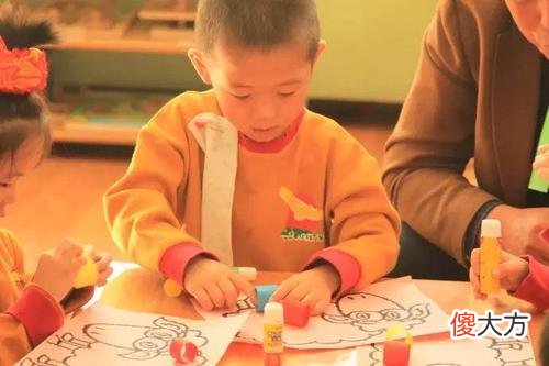 孩子常常玩得一身脏，并非不爱干净，可能是受“本体觉失调”影响