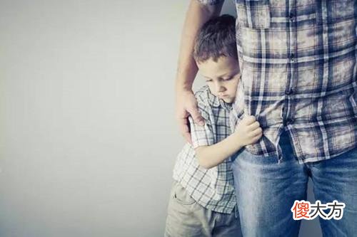 孩子常常玩得一身脏，并非不爱干净，可能是受“本体觉失调”影响
