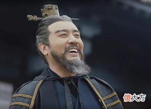 【历史故事】许都有人放火叛乱，曹操把群臣分为两方，却杀死救火的一方
