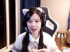 【游戏迷】沫子被助理当公开套路，发现自拍杆全新功能？仿佛发现了新大陆！