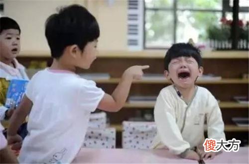 学校“贼容易”被欺负的3种学生，家长还不自知，老师：事出有因