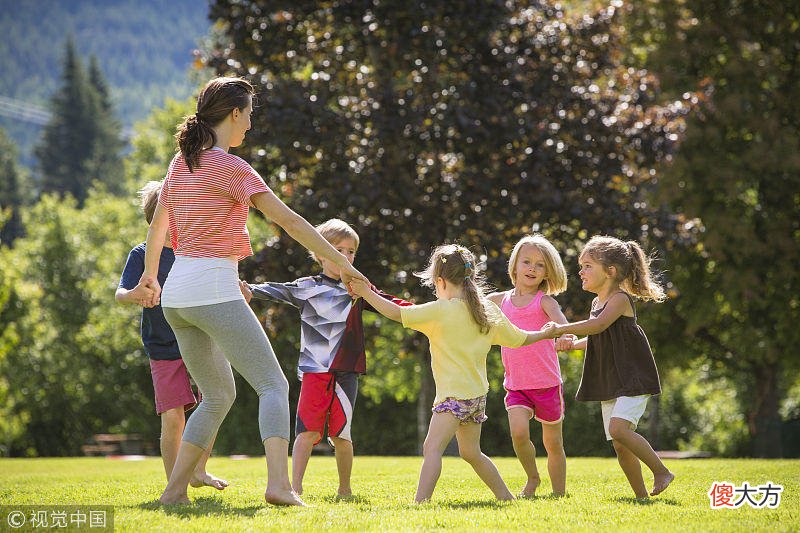 幼儿园第一天：妈妈，今天在幼儿园好开心啊，要不我明天不去了吧