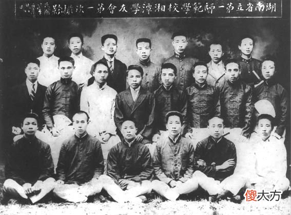 【爱历史】恶少依据《百家姓》出题刁难,毛泽东:赵匡胤说,有钱龟孙不讲理