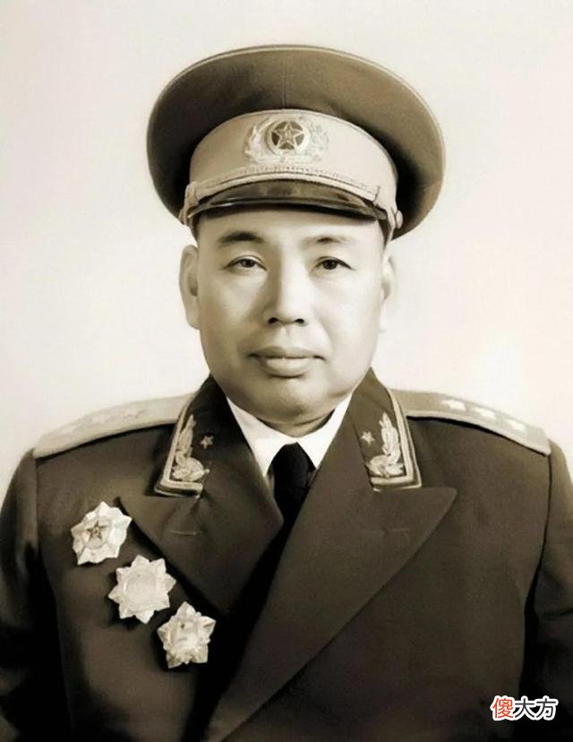 【历史故事】许世友对粟裕的决策不满，两次顶撞他，庆功会上怕挨批评没敢来