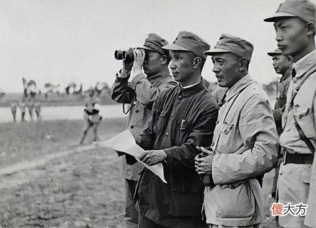 【历史故事】许世友对粟裕的决策不满，两次顶撞他，庆功会上怕挨批评没敢来