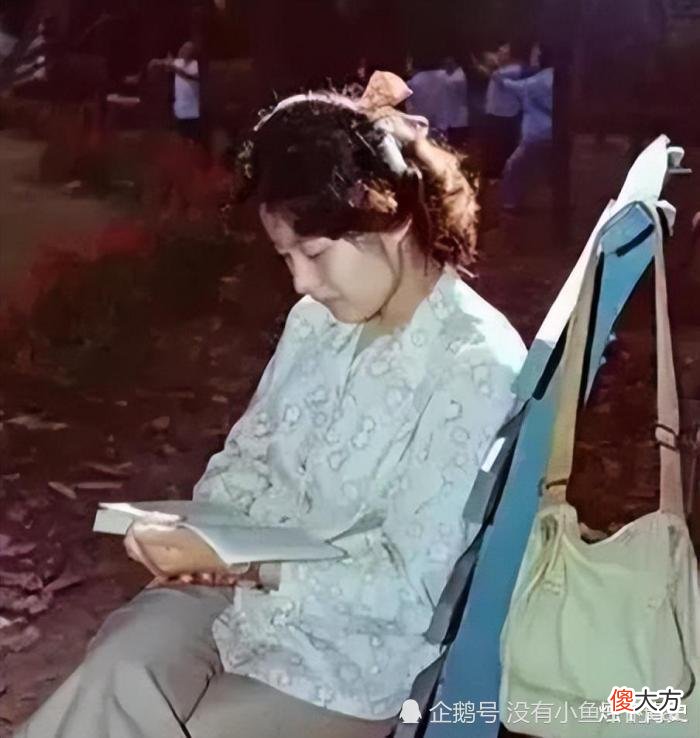【爱历史】老照片：80年代，一个正在读书的姑娘，一张宋美龄16岁时的留影