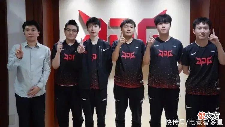 【游戏世界】LPL本赛季公认第一教练是谁？网友发起投票，竟然不是RNG的朱开