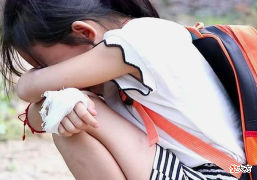 女孩初次来月经，父母跟女儿说3句话，是对孩子最好的保护