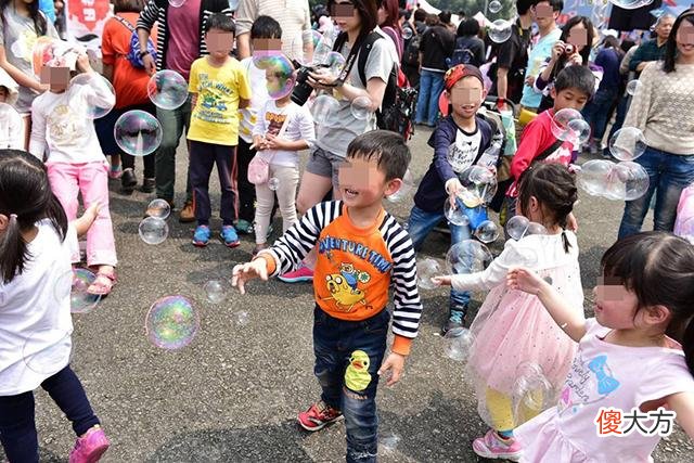 孩子太任性,哭闹起来没办法?家长先别头疼,4招帮他改掉坏毛病