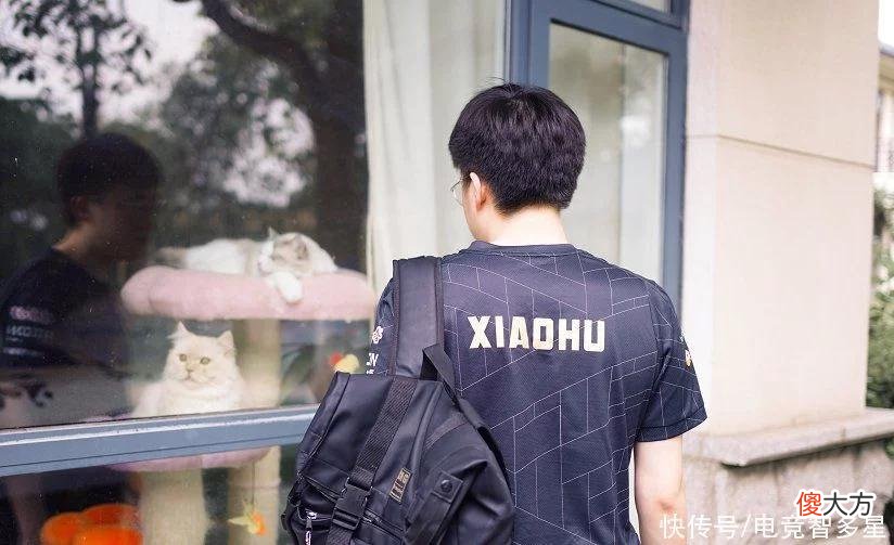 【游戏世界】输LGD一场就用鼻孔吃鲱鱼罐头？Letme立flag出事，小明直言满足他