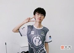 【游戏迷】宝蓝和Mark的差距太大了！IG赛后惨遭网友怒喷：下路全场梦游