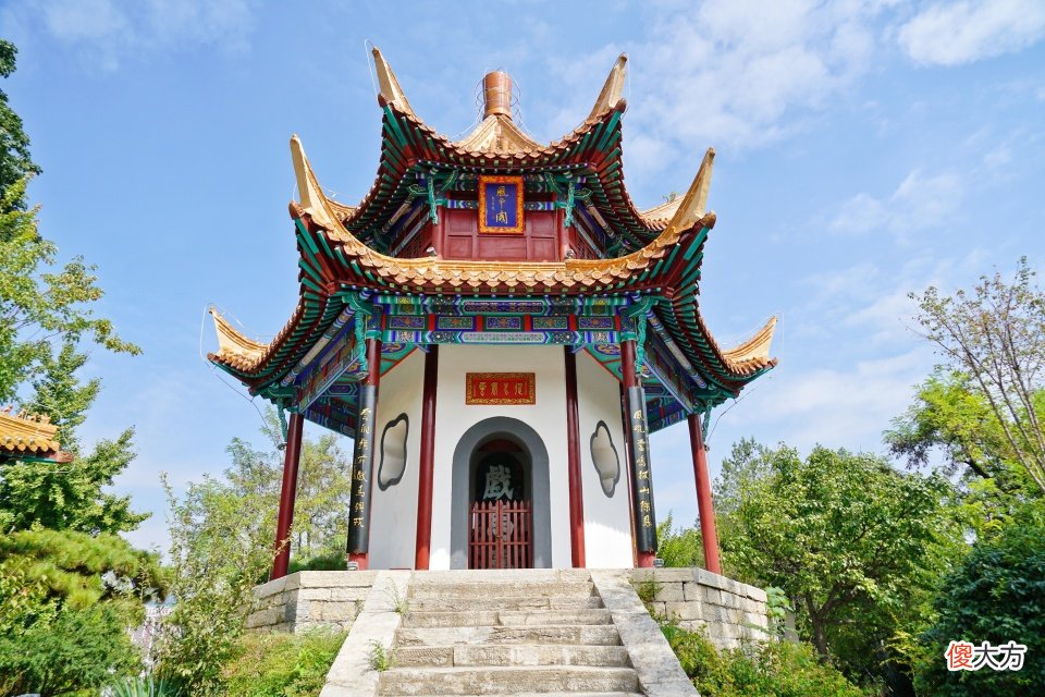 【历史故事】徐州著名的景区之一，为纪念当地名人而建，但徐州人却不太喜欢他