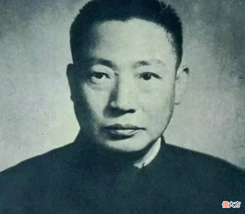 【历史故事】戴笠下葬时，毛人凤命人将水泥注入墓穴？郑介民：其心可诛