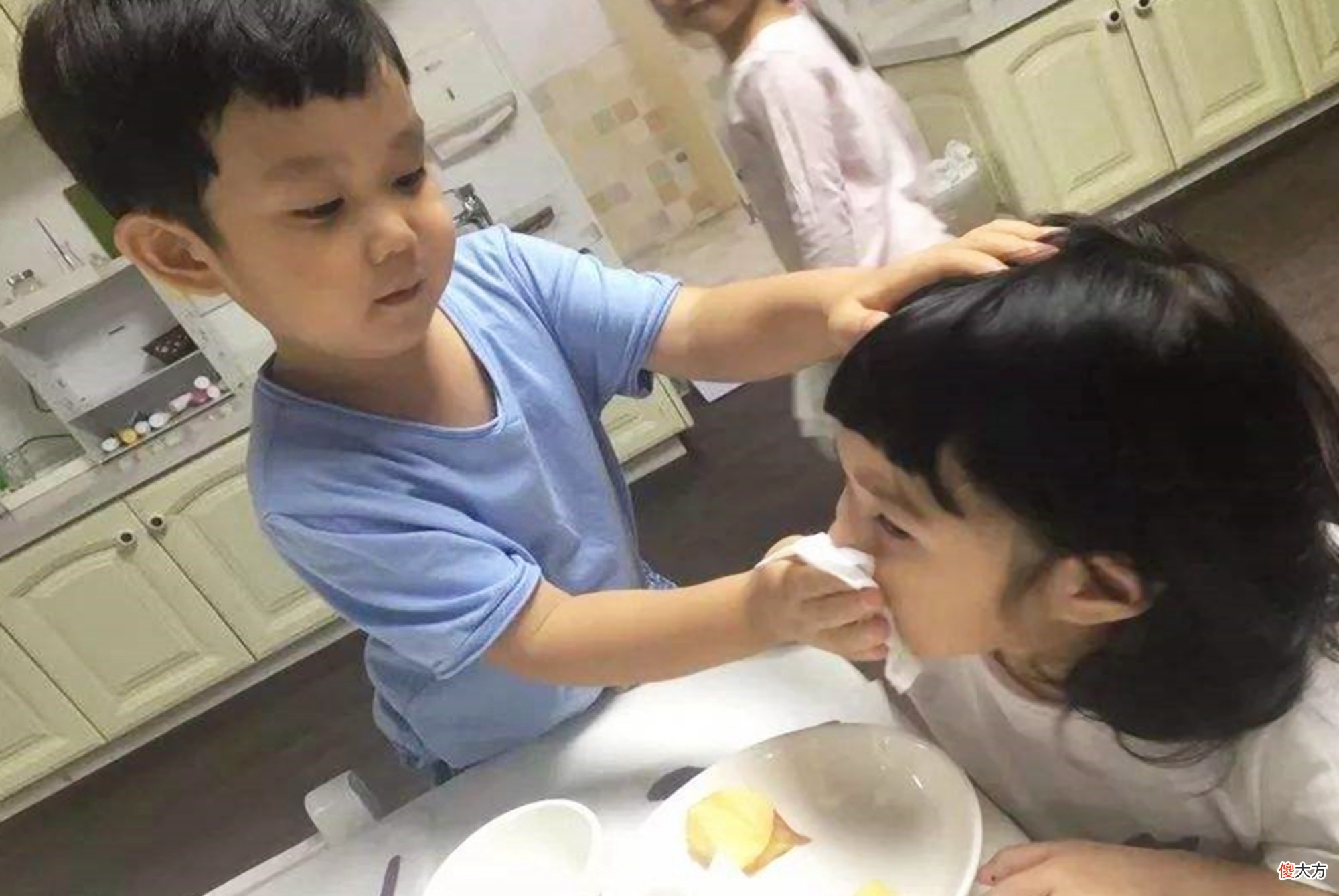 “二胎出生后,我越来越讨厌老大”,心理学家:理解宝妈吧!