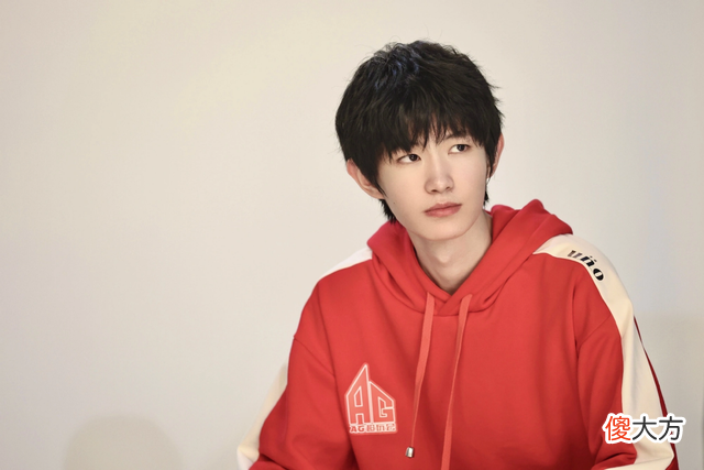 【游戏迷】AG比赛失利后,阿泽深夜练战边,一诺训练赛转打野,要轮换了
