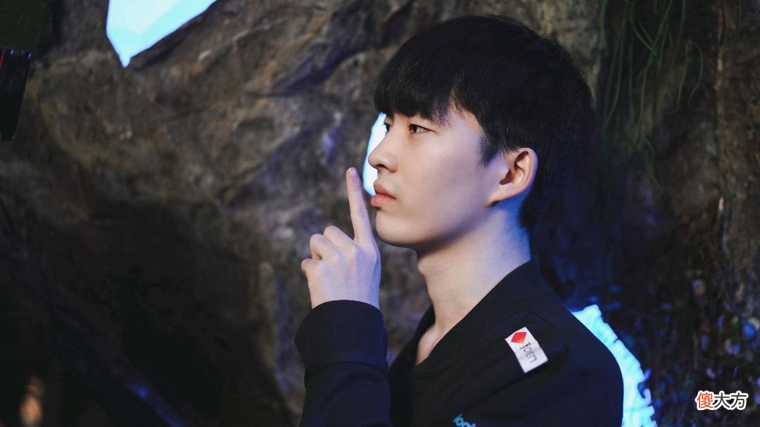 【游戏世界】骑士归来！苦战5局EDG终打破队史晋级4强 RNG道歉扎心