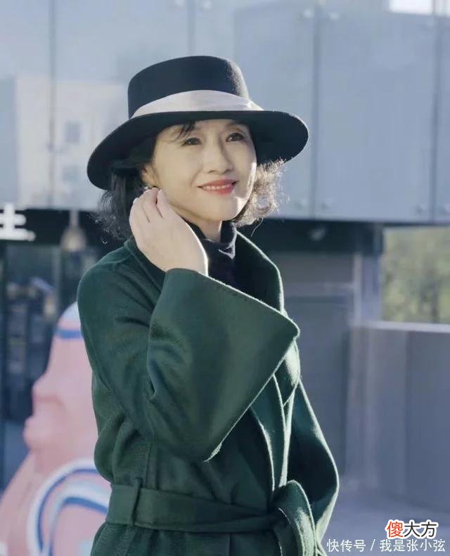 【就爱时尚】女人就算保养得再好，照镜子时发现这5处“变化”，那也该服老了