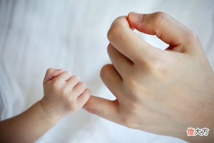 宝宝聪不聪明，从手部就能反映出来，若娃有这三个特征就偷着乐吧
