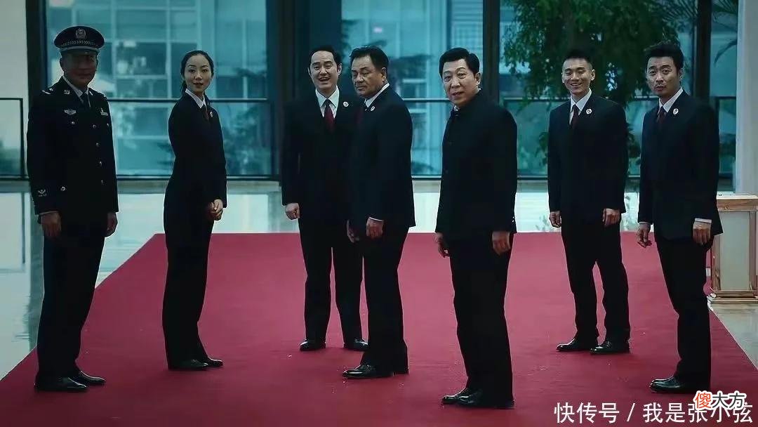 【就爱时尚】今年火了“厅局风”穿搭，穿得局里局气才高级，这些标配记得收藏