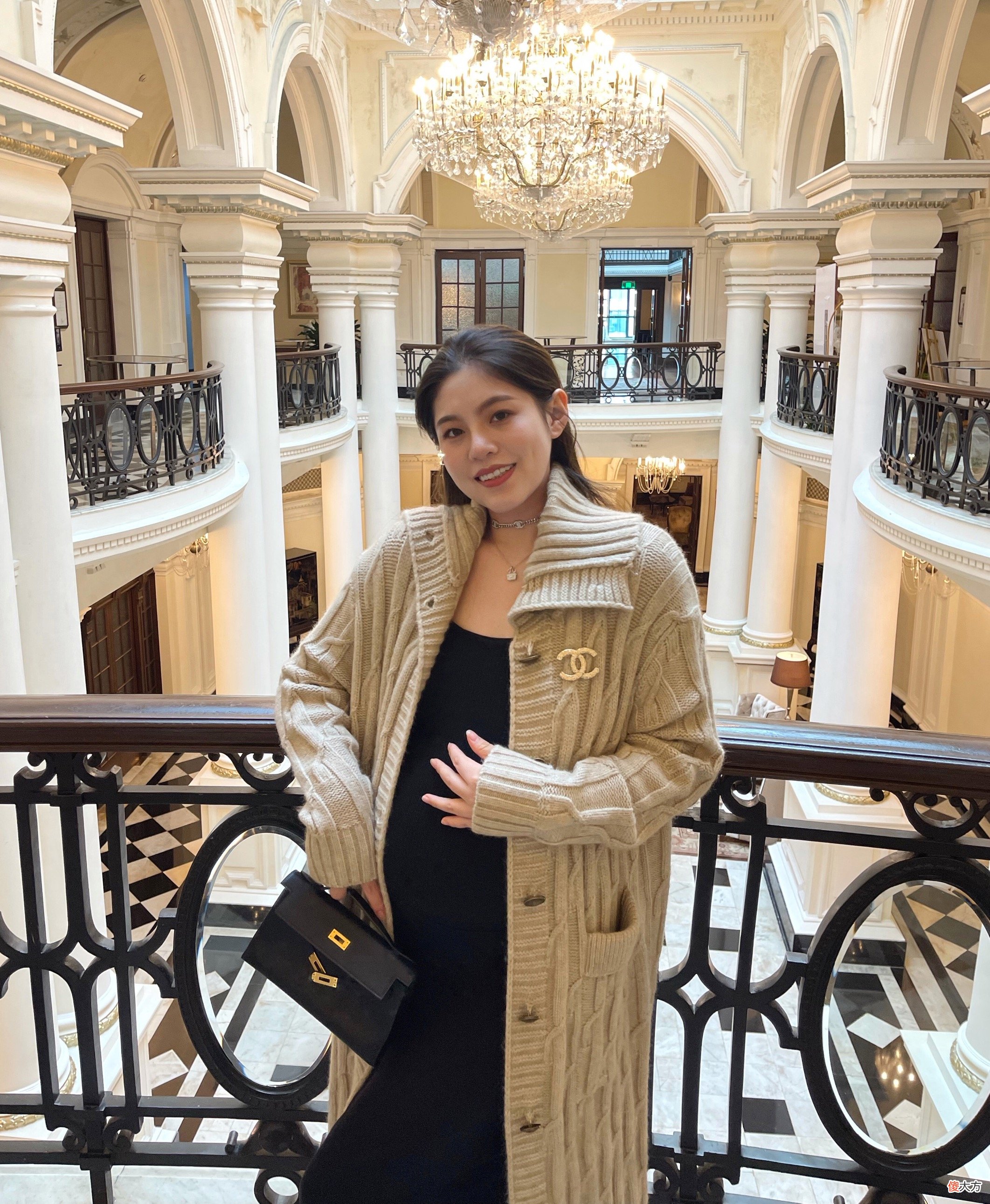 chic孕妈穿搭,“带球工作”的孕妈,如何舒服自己又不邋遢?