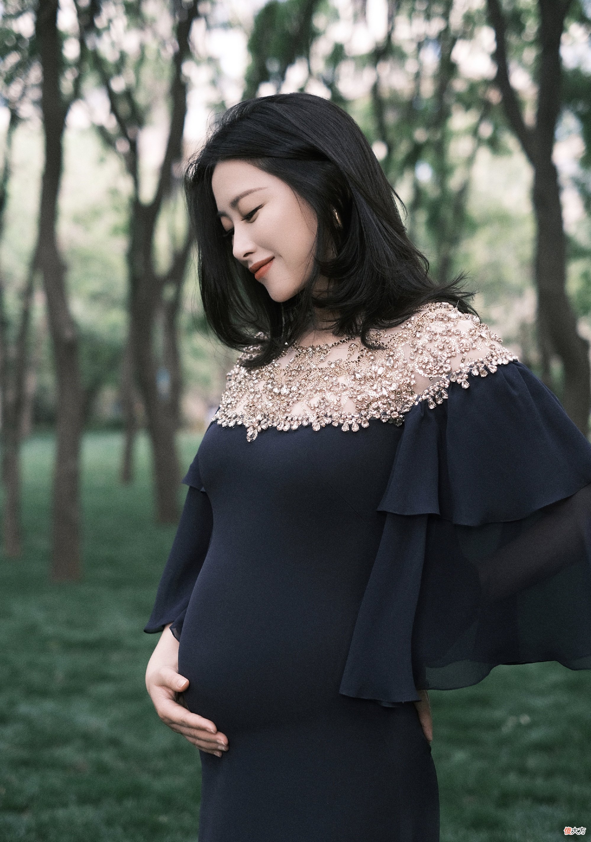 chic孕妈穿搭,“带球工作”的孕妈,如何舒服自己又不邋遢?
