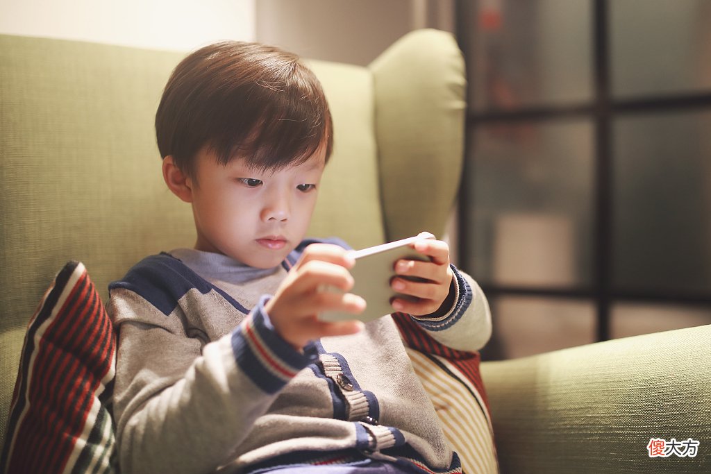 由“某少年因玩手机入院”谈起：你是怎样克制自己不看手机的？