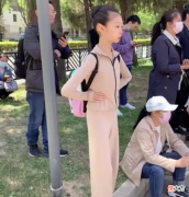 11岁女儿“超常发育”，身高1米51仍不满足，家长心里苦