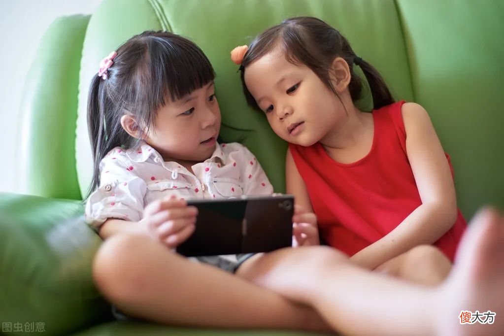 孩子沉迷手机时不要制止他，否则父母永远无法解决孩子的沉迷问题